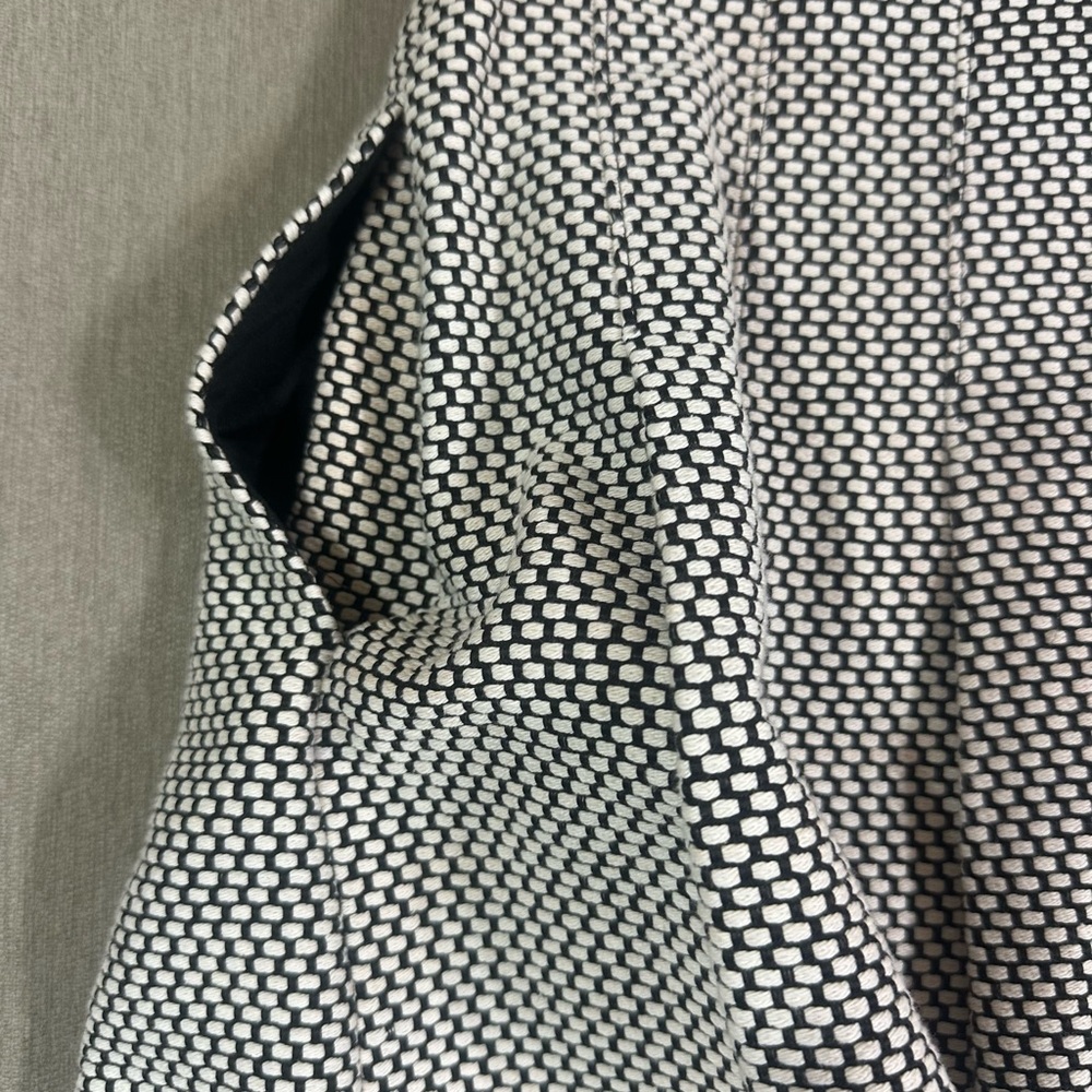 White House Black Market Black and Cream with Pockets Size 2 - Picture 8 of 10
